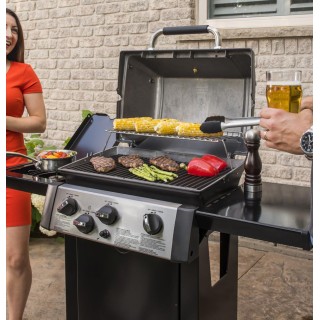 3 - Churrasqueira a gás Broil King Monarch Line 340 com queimador lateral